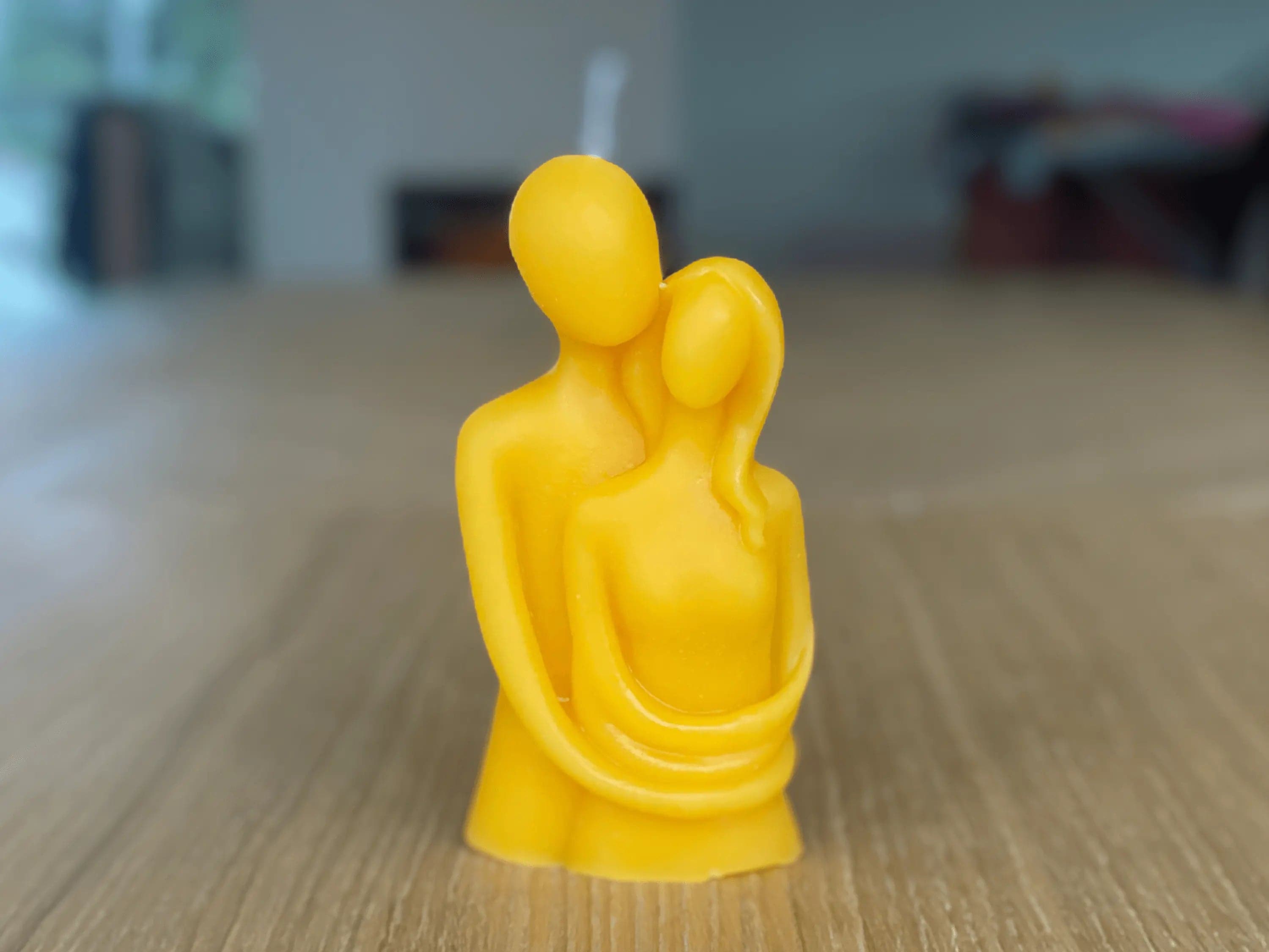 Couple in Love bivokslys – to figurer i ren bivoks